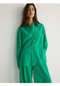 Reserved - Bawełniana koszula oversize - zielony. Kolor: zielony. Materiał: bawełna