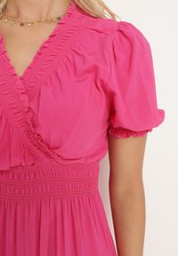 Born2be - Fuksjowa Bawełniana Sukienka z Kopertowym Dekoltem w Stylu Boho Rissasie. Okazja: na co dzień. Kolor: różowy. Materiał: bawełna. Typ sukienki: kopertowe. Styl: boho #5