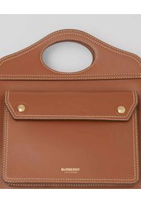 Burberry - BURBERRY - Skórzana torba z przeszyciami Pocket. Kolor: brązowy. Materiał: skóra #7