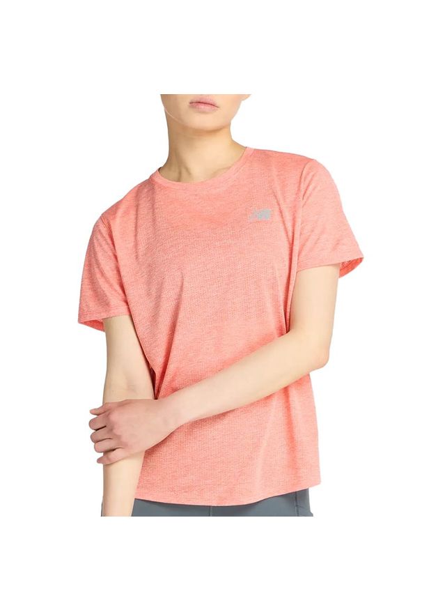 Koszulka damska New Balance WT41253FLE - pomarańczowa. Kolor: pomarańczowy. Materiał: poliester. Długość rękawa: krótki rękaw. Długość: krótkie. Sezon: lato. Sport: fitness