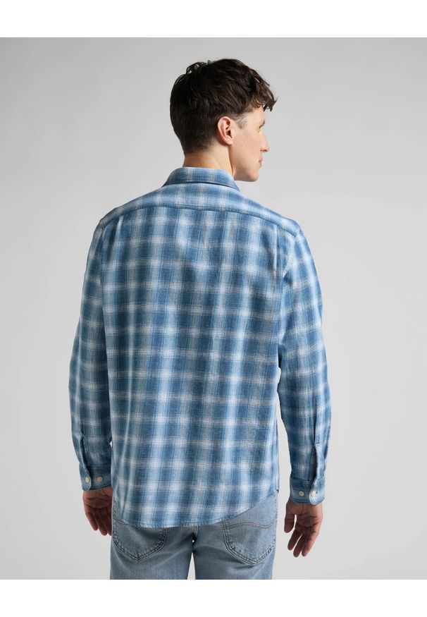 Lee - LEE WORKER SHIRT MĘSKA KOSZULA W KRATĘ DŁUGI RĘKAW INDIGO L68HOKDK 112145424. Długość rękawa: długi rękaw. Długość: długie