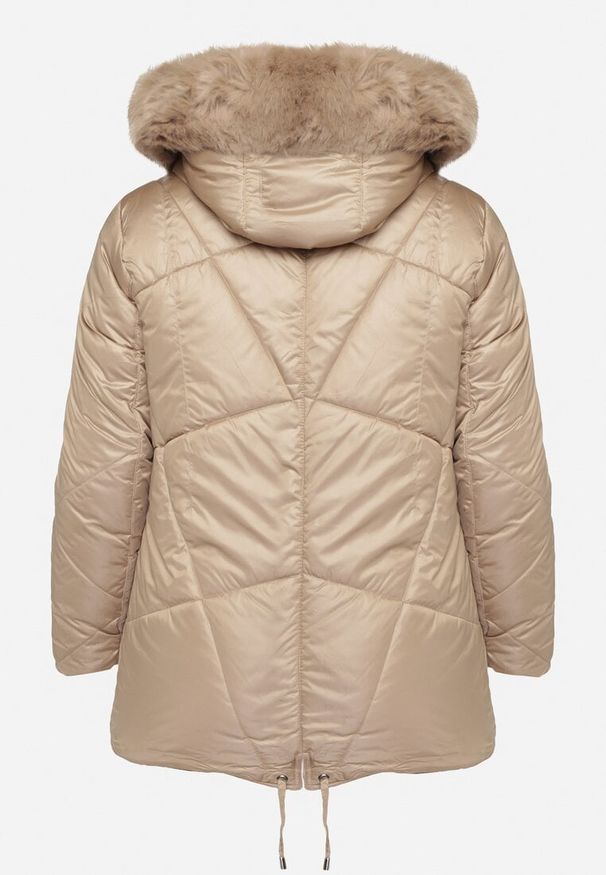 Born2be - Ciemnobeżowa Kurtka Lekko Pikowana z Odpinanym Kapturem i Futerkiem Fioritta. Kolekcja: plus size. Kolor: beżowy. Materiał: futro. Sezon: zima