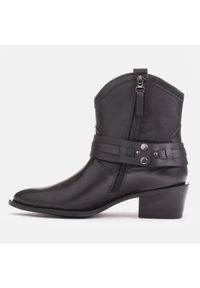Marco Shoes Kowbojki Kaja z paskiem ozdobnym czarne. Zapięcie: pasek. Kolor: czarny #6