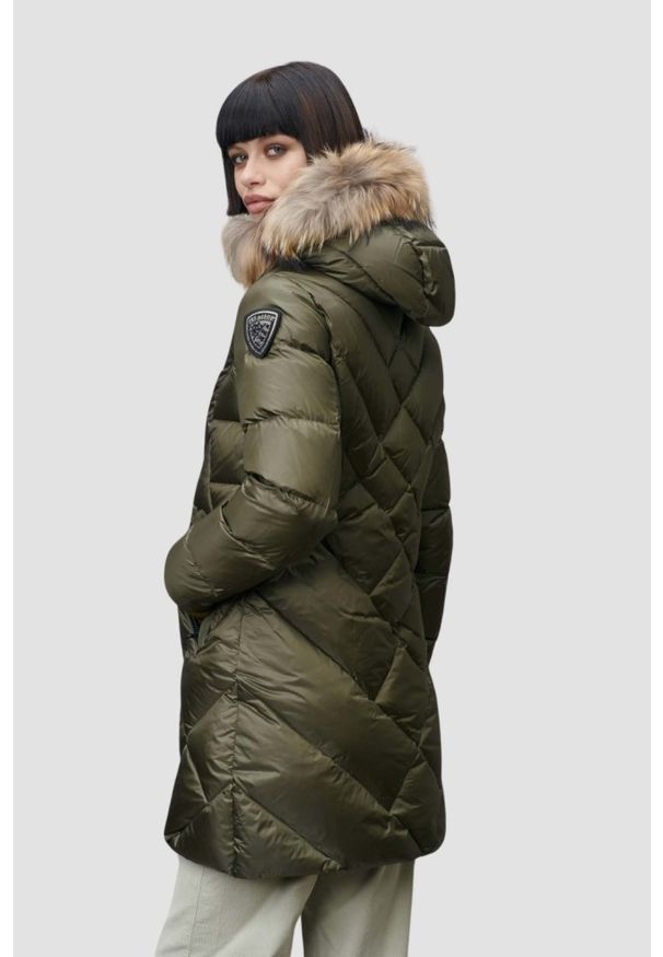 Blauer USA - BLAUER Zielona damska kurtka Althea Raincoat Long Jackets. Kolor: zielony. Materiał: materiał, puch. Długość rękawa: długi rękaw. Długość: długie