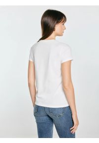 Big-Star - koszulka damska z kontrastowym nadrukiem biała marrsa 100. Kolor: biały. Materiał: dresówka, bawełna, jeans. Wzór: nadruk #5