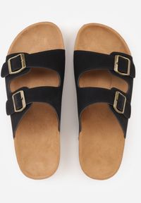 Born2be - Czarne Klapki z Imitacji Zamszu z Korkową Podeszwą i Klamrami Chalose. Okazja: na co dzień. Kolor: czarny. Materiał: zamsz. Styl: casual #4