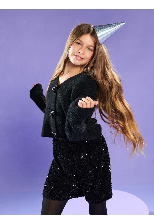 Sinsay - Sweter prążkowany z ozdobnymi zapięciami w kształcie kokard - czarny. Typ kołnierza: kokarda. Kolor: czarny. Materiał: prążkowany