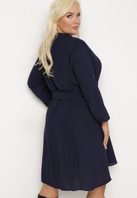 Born2be - Granatowa Rozkloszowana Mini Sukienka Zapinana na Guziki z Materiałowym Paskiem Vleco. Kolor: niebieski. Materiał: materiał. Długość: mini #3