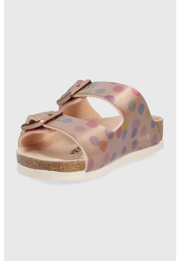 Birkenstock klapki dziecięce kolor beżowy. Kolor: beżowy. Materiał: nubuk, materiał, skóra