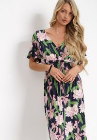 Born2be - Granatowa Kopertowa Sukienka Maxi z Gumką w Talii i Krótkim Rękawem Rafaella. Kolor: niebieski. Długość rękawa: krótki rękaw. Sezon: lato, wiosna. Typ sukienki: kopertowe. Długość: maxi #4