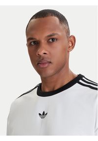 Adidas - adidas T-Shirt adicolor Jacquard KD5829 Biały Loose Fit. Kolor: biały. Materiał: syntetyk #3