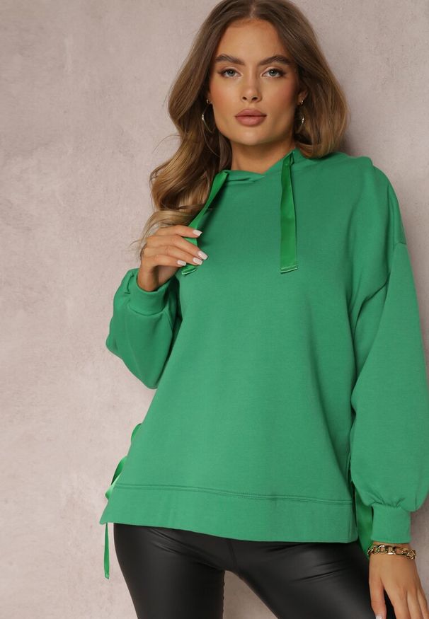 Renee - Zielona Bluza Oversize z Kapturem Liiza. Okazja: na co dzień. Typ kołnierza: kaptur. Kolor: zielony. Materiał: polar, bawełna, tkanina. Wzór: jednolity. Styl: casual