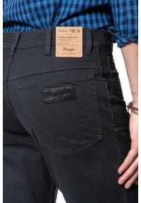 Wrangler - WRANGLER SPODNIE MĘSKIE TEXAS STRETCH NAVY GREY W12132134. Stan: podwyższony