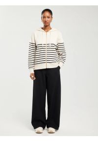 Big-Star - Bluza damska z kapturem rozpinana w paski kremowa Selina 103. Okazja: na co dzień. Typ kołnierza: kaptur. Kolor: biały. Wzór: paski. Styl: klasyczny, elegancki, casual #5