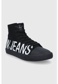 Calvin Klein Jeans Trampki męskie kolor czarny. Nosek buta: okrągły. Zapięcie: sznurówki. Kolor: czarny. Materiał: guma