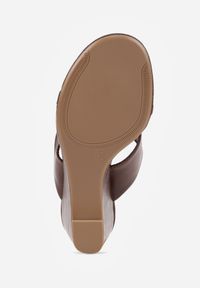 Born2be - Brązowe Klapki na Koturne w Stylu Japonek Lynnless. Okazja: na co dzień. Kolor: brązowy. Styl: casual, klasyczny, elegancki #8