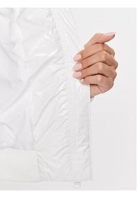 Tommy Jeans Kurtka puchowa Badge DW0DW16098 Biały Regular Fit. Kolor: biały. Materiał: syntetyk #3