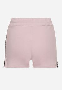 Born2be - Jasnofioletowe Bawełniane Szorty Dresowe z Ozdobnym Napisem Liricea. Okazja: na co dzień. Kolor: fioletowy. Materiał: dresówka, bawełna. Wzór: napisy. Sezon: lato. Styl: casual #7