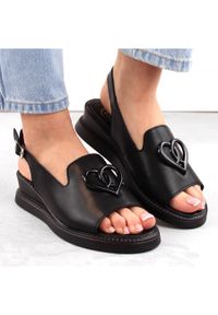 Skórzane sandały damskie na koturnie czarne Filippo DS6069. Kolor: czarny. Materiał: skóra. Obcas: na koturnie #2