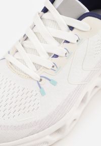 Born2be - Białe Sneakersy na Grubej Geometrycznej Podeszwie Alexusa. Okazja: na co dzień. Kolor: biały. Materiał: jeans, dresówka. Wzór: geometria #2