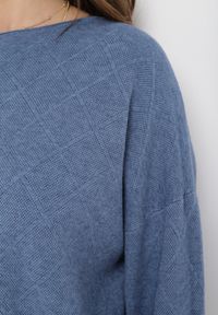 Born2be - Niebieski Luźny Sweter z Miękkiej Dzianiny Felilai. Kolor: niebieski. Materiał: dzianina. Wzór: aplikacja. Styl: klasyczny