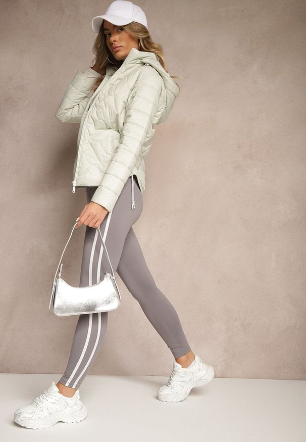 Renee - Jasnozielona Kurtka z Zaznaczoną Talią i Kapturem w Ozdobne Pikowanie Afla. Okazja: na spacer, na co dzień. Kolor: zielony. Materiał: jeans. Styl: casual