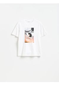 Reserved - T-shirt regular z nadrukiem - biały. Kolor: biały. Materiał: bawełna, dzianina. Wzór: nadruk #1