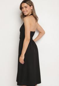 Born2be - Czarna Sukienka na Szyję z Ozdobnymi Guzikami Folorea. Kolor: czarny #7