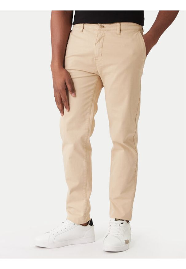 Guess Jeans Chinosy M4YB33 WGB5A Beżowy Regular Fit. Kolor: beżowy. Materiał: bawełna