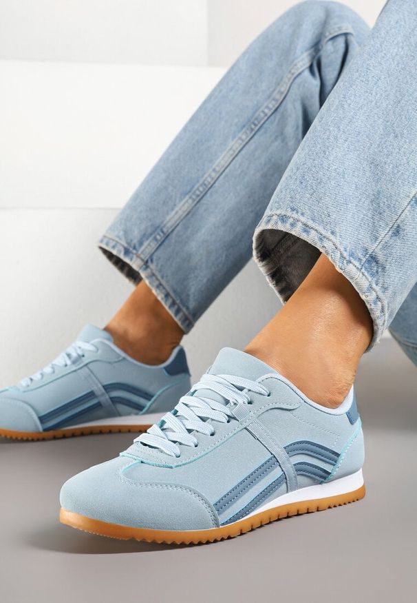 Renee - Niebieskie Sneakersy Typu Klasyczne Tenisówki Zdobione Przeszyciami Zardiva. Kolor: niebieski. Materiał: jeans. Szerokość cholewki: normalna. Wzór: aplikacja. Obcas: na płaskiej podeszwie