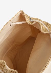 Renee - Ciemnobeżowy Pleciony Plecak z Klapą w Kwiatowy Wzór Zdobiony Frędzlami Lunalisea. Kolor: beżowy. Materiał: jeans. Wzór: aplikacja, kwiaty. Styl: elegancki, casual