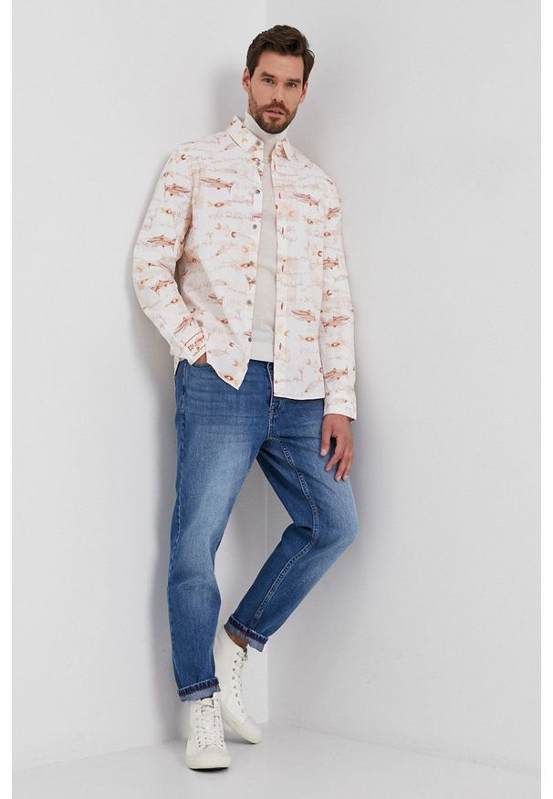 Desigual - Koszula bawełniana. Typ kołnierza: kołnierzyk klasyczny. Kolor: beżowy. Materiał: bawełna. Długość rękawa: długi rękaw. Długość: długie. Styl: klasyczny