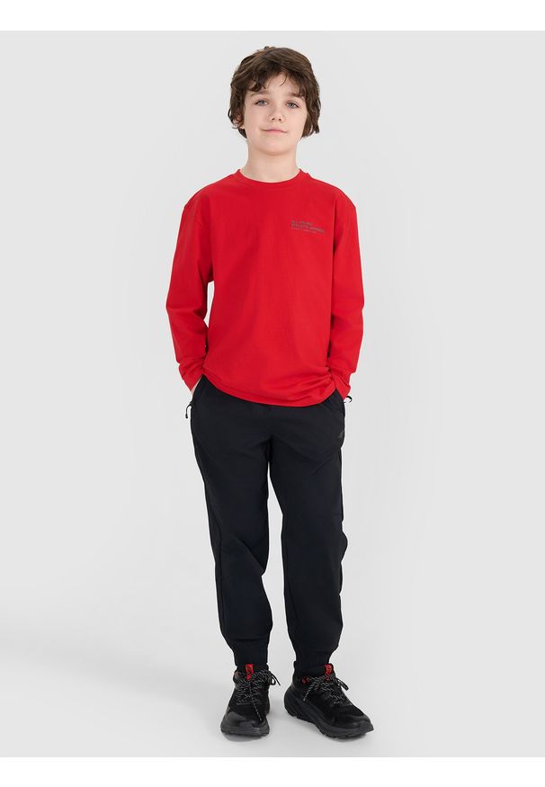 4f - 4F Longsleeve oversize z nadrukiem chłopięcy - czerwony 128 (7-8 lat). Okazja: na co dzień. Kolor: czerwony. Materiał: bawełna, tkanina, jersey. Długość rękawa: długi rękaw. Długość: długie. Wzór: nadruk. Sezon: lato. Styl: klasyczny, elegancki, sportowy, casual