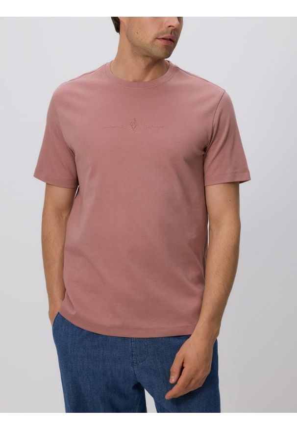 Reserved - T-shirt regular z haftem - jasnofioletowy. Kolor: fioletowy. Materiał: bawełna, dzianina. Wzór: haft