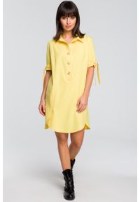 e-margeritka - Sukienka koszulowa na guziki żółta - 36. Okazja: na co dzień. Kolor: żółty. Materiał: len, poliester, materiał. Długość rękawa: krótki rękaw. Typ sukienki: koszulowe. Styl: elegancki, casual. Długość: midi