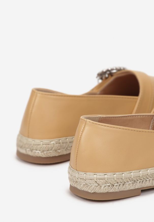 Renee - Beżowe Espadryle Auxamene. Nosek buta: okrągły. Kolor: beżowy. Wzór: kwiaty, aplikacja. Obcas: na płaskiej podeszwie