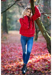 Fobya - Czerwony Krótki Sweter z Dziurami. Kolor: czerwony. Materiał: wełna, poliakryl. Długość: krótkie #1