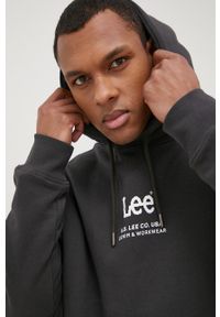 Lee bluza bawełniana męska kolor czarny z kapturem z nadrukiem. Typ kołnierza: kaptur. Kolor: czarny. Materiał: bawełna. Wzór: nadruk