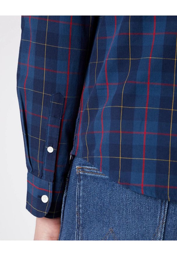 Wrangler - WRANGLER LS 1 PKT BUTTON DOWN MĘSKA KOSZULA MATERIAŁOWA DARK BLUE TEAL W5F34MB16 112130122. Typ kołnierza: button down. Materiał: materiał