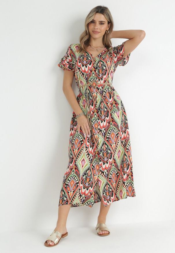 Born2be - Czerwono-Zielona Sukienka Maxi z Guzikami i Sznurkiem Phebia. Kolor: czerwony. Długość: maxi