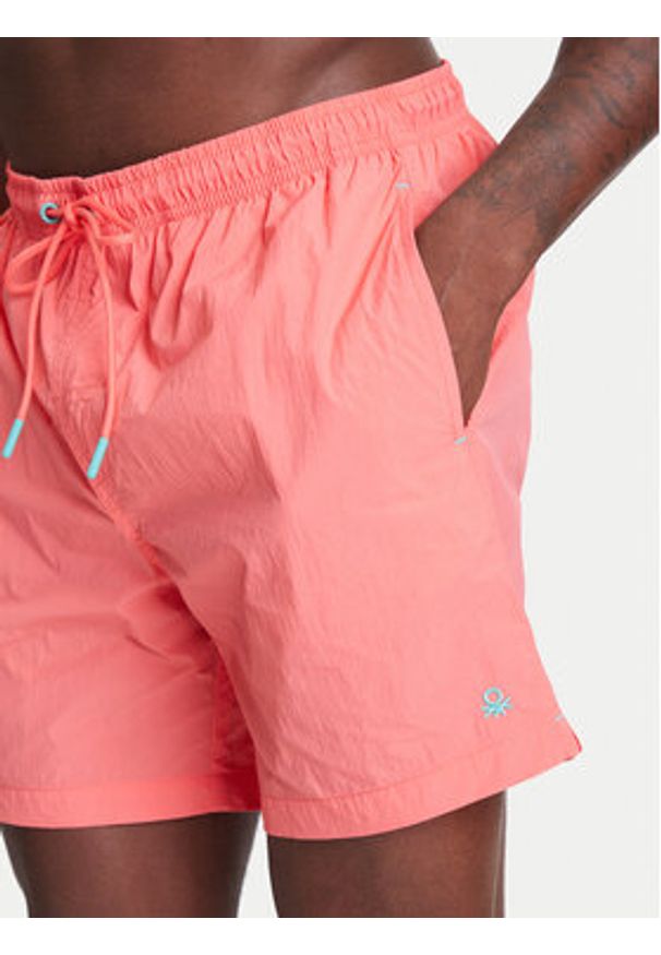 United Colors of Benetton - United Colors Of Benetton Szorty kąpielowe 5YLF6X00V Czerwony Regular Fit. Kolor: czerwony. Materiał: syntetyk