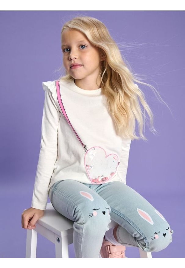 Sinsay - Koszulka z długimi rękawami - biały. Typ kołnierza: kołnierz z falbankami. Kolor: biały. Długość rękawa: długi rękaw. Długość: długie. Wzór: nadruk