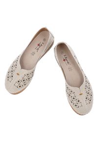 Beżowe Półbuty S.Barski Wsuwane Obuwie Damskie. Okazja: na spacer. Zapięcie: bez zapięcia. Kolor: beżowy. Materiał: skóra. Wzór: ażurowy. Styl: elegancki, klasyczny #7