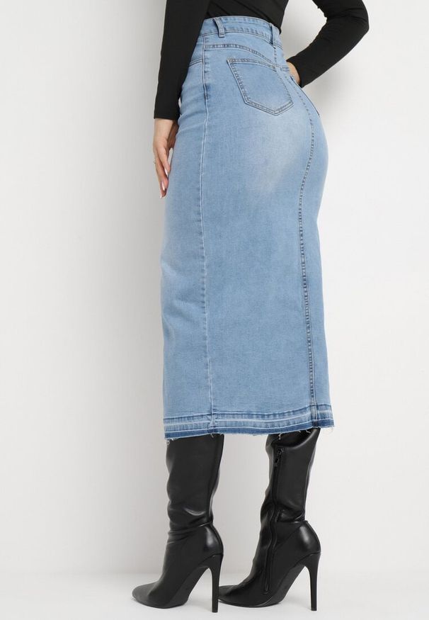 Born2be - Niebieska Jeansowa Spódnica Midi z Wysokim Stanem i Rozcięciem Zestra. Stan: podwyższony. Kolor: niebieski. Materiał: jeans