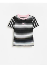 Reserved - Prążkowany t-shirt z haftem - czarny. Kolor: czarny. Materiał: prążkowany. Wzór: haft #1