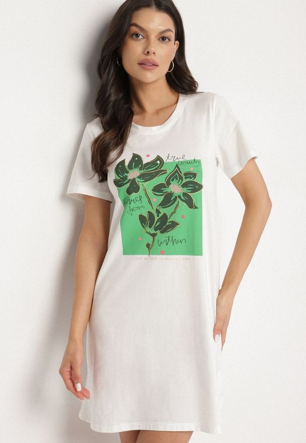 Born2be - Biała Bawełniana Sukienka o Kroju Typu T-shirt Zdobiona Nadrukiem Nevolira. Okazja: na co dzień. Kolor: biały. Materiał: bawełna. Wzór: aplikacja, nadruk. Styl: klasyczny, elegancki, casual