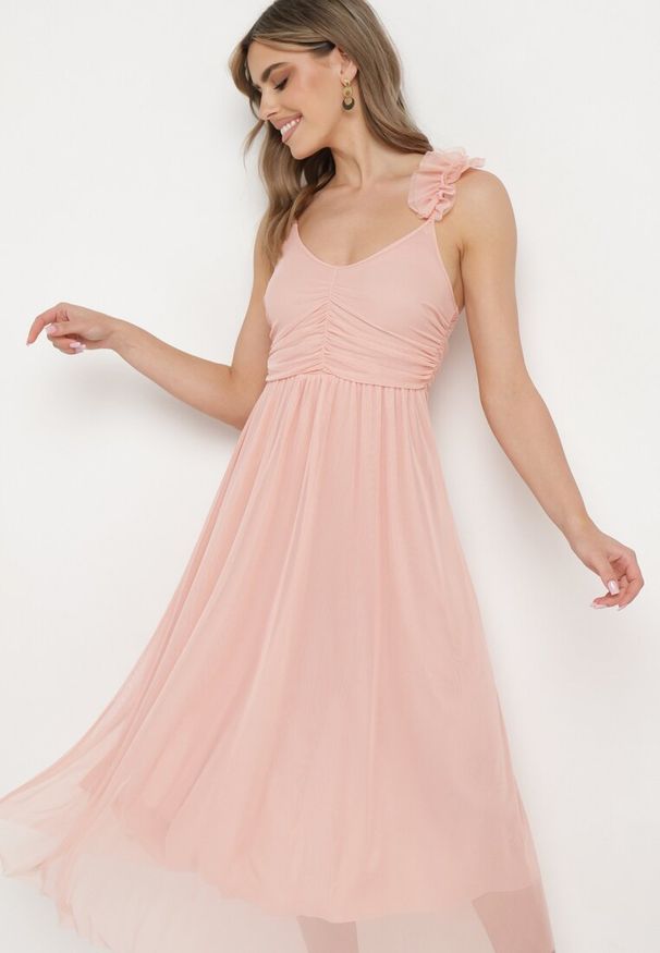 Born2be - Różowa Sukienka na Ramiączkach z Gumką w Talii i Falbanką Watalia. Okazja: na imprezę. Kolor: różowy. Materiał: materiał. Długość rękawa: na ramiączkach. Sezon: lato