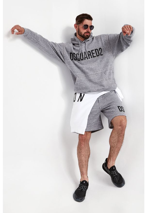 Bluza DSQUARED2. Typ kołnierza: kaptur. Wzór: napisy