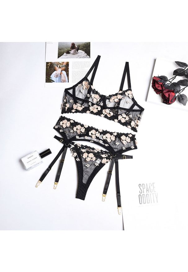 Intica - Komplet bielizny z kwiatowym haftem elegancki i wygodny Changok. Kolor: czarny. Materiał: tkanina. Wzór: kwiaty, haft