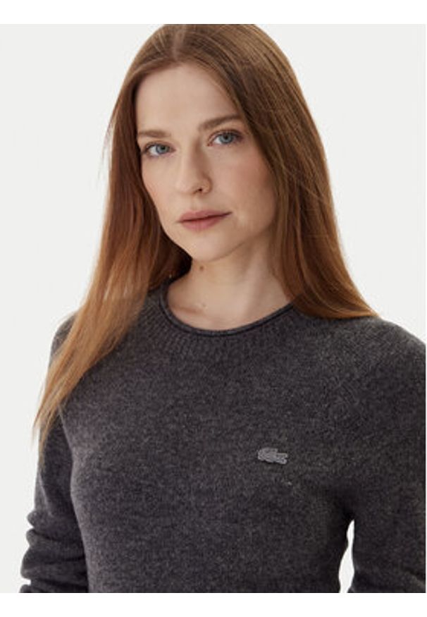 Lacoste Sukienka dzianinowa EF4161 Szary Regular Fit. Kolor: szary. Materiał: wełna